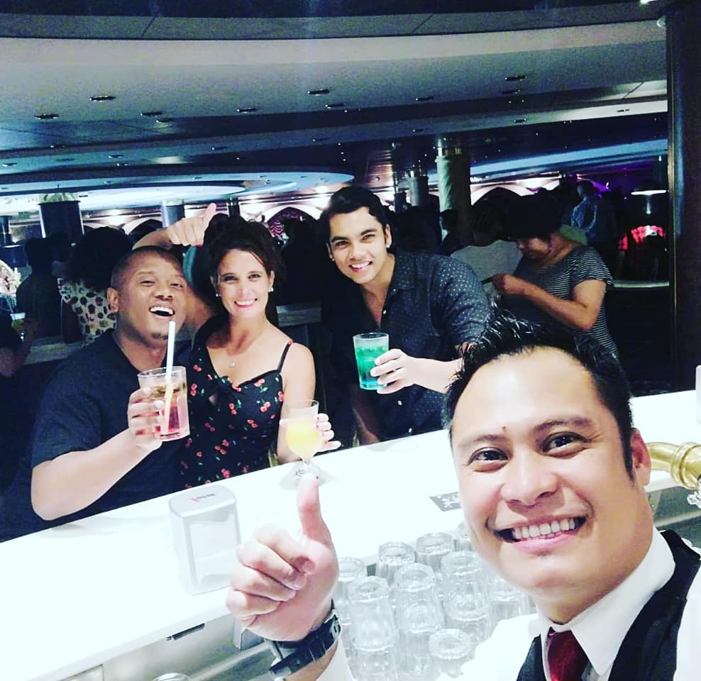 KZNTMSA's tweet photo. We were served by very friendly and professional staff inside the msc ship! Entries are open for KZN TOP MODEL 2019 #msccruise #mscmusica #friendlystaff #professional #waiters #serving #cocktails #fun #greatcustomerservice #crew #homely #msc #sacruises #kzntopmodel @ MSC Musica https://t.co/whZqAIMuyd