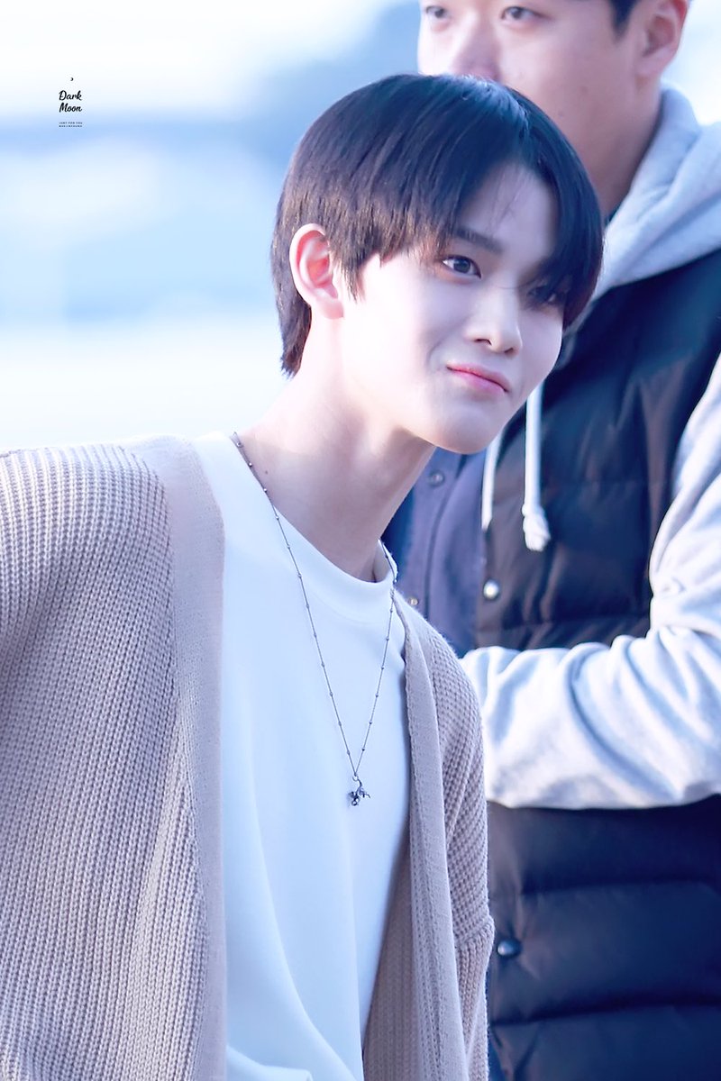 DarkMoon_JY's tweet photo. 190307 ICN #진영 
✈️✈️✈️
우리 배배이~~~~아주 귀엽다🥰🥰

#배진영 #BAEJINYOUNG #우리배배 #裵珍映 https://t.co/pTJtnaN3jq