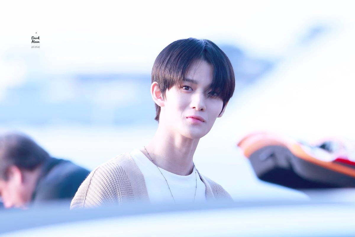 DarkMoon_JY's tweet photo. 190307 ICN #진영 
✈️✈️✈️
우리 배배이~~~~아주 귀엽다🥰🥰

#배진영 #BAEJINYOUNG #우리배배 #裵珍映 https://t.co/pTJtnaN3jq