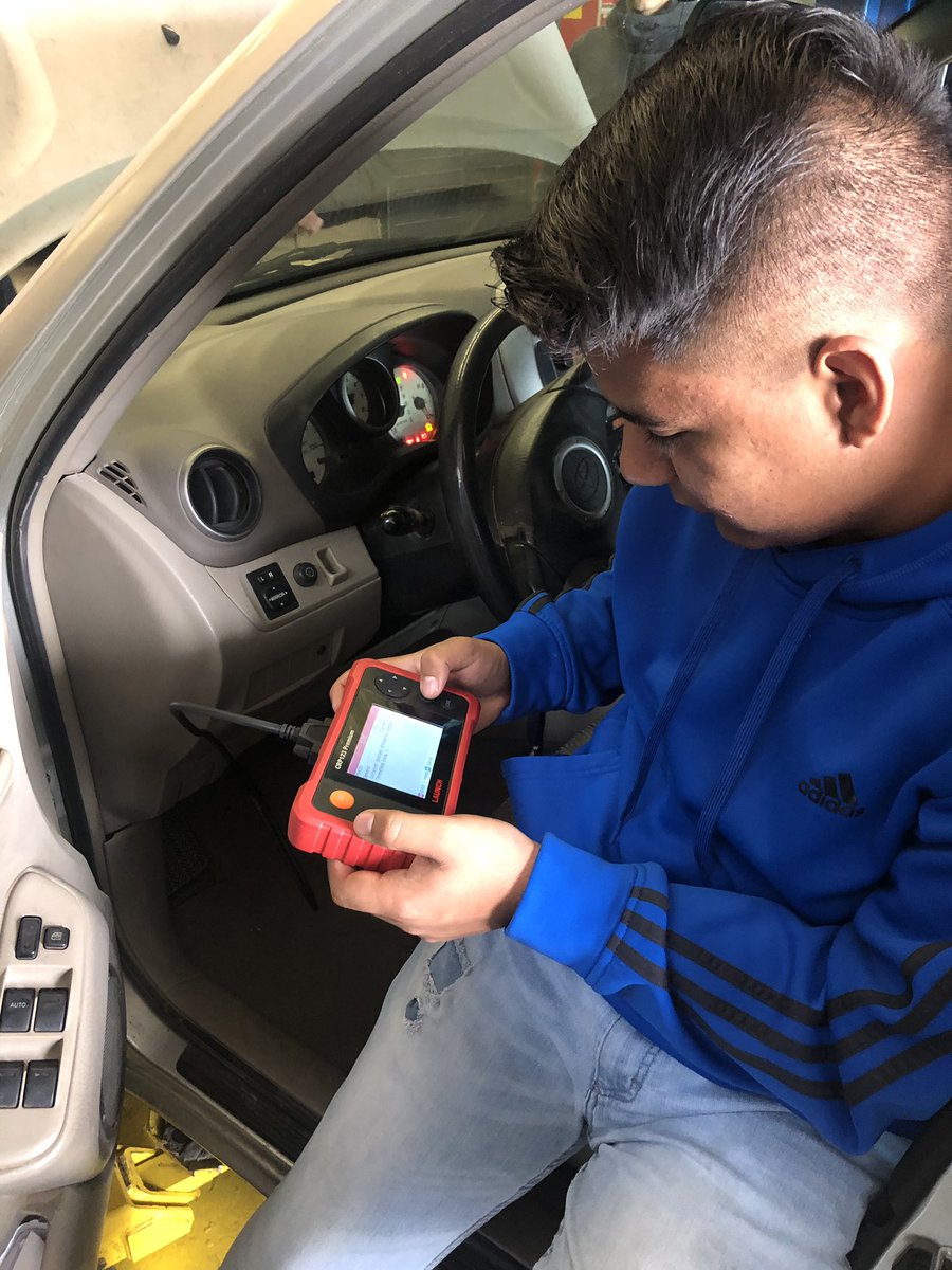 ARGonzalez_SHS's tweet photo. @Socorro_HS #autobasics student stepping it up and pulling dtc’s on a teacher’s vehicle . #careerready #teamSISD #shsbulldogstrong #sisd_cte #ganas https://t.co/hzWgbjTlvs