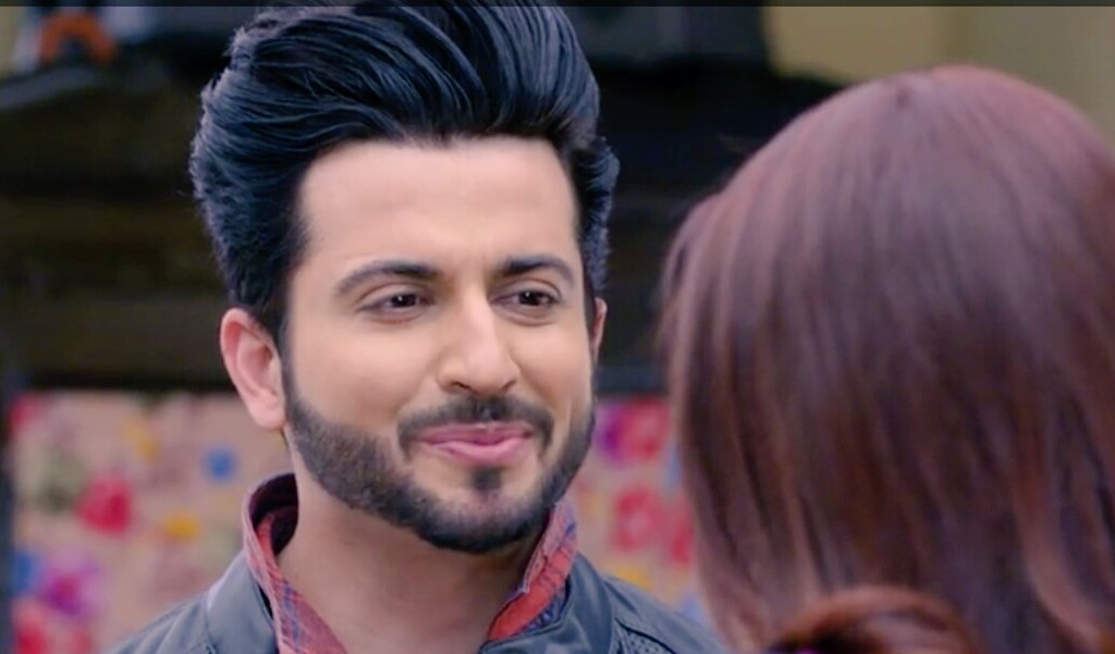 DheerajDhoopar8's tweet photo. Karan: vaise maine ek cheez notice kids hai Jabse Monisha ki pol ka Khulasa hua hai na tum kaafi charging mode mein ho haan.. 🤣🤣🤣🤣
Their Smile is So Cute.... 😍😍😍😍
Our #TheKaranLuthra is complementing his #BabyDoll #KundaliBhagya #PreeRan @DheerajDhoopar @AryaSmilesa https://t.co/7VJhJzxChJ