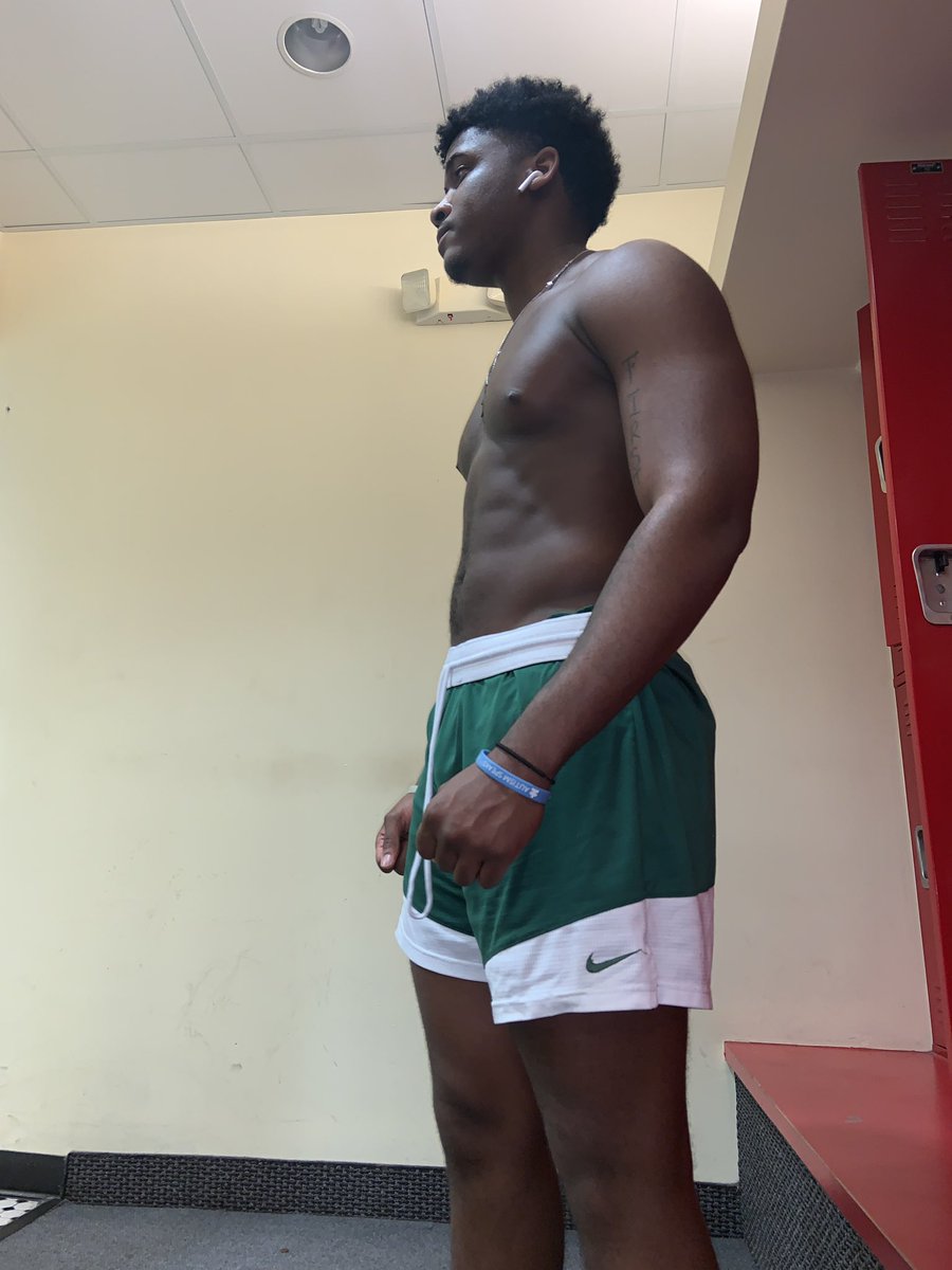 ShowtimeKee's tweet photo. For everyone who left me in the garbage , talked down on me just know I’m coming a different way 🦍 https://t.co/cPrv3yQY4u