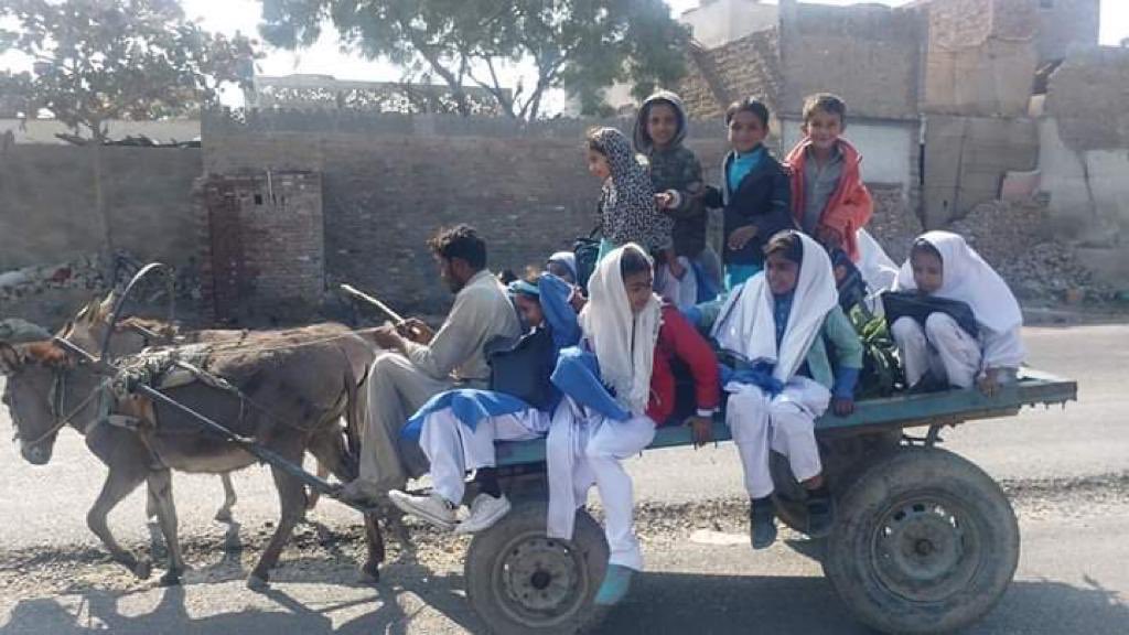 Vishal_Thari's tweet photo. It was Ansu Kolhi's passion for education which made her the Malala of Thar.
Let's educate women 
Let's treat them alike. 
#WomensDay2019 
@PartabShiwani @gabeeno @no_rules1in @Arfanamallah 
@amarsindhu @AbbasiMehwish https://t.co/q2KexhupYm
