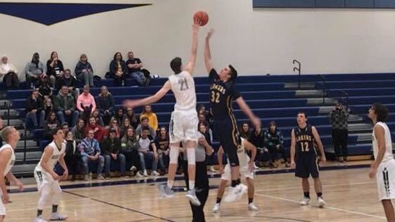 RyanJamesMN's tweet photo. In a 61-40 sectional win over HLWW, Rockford junior 7-footer Calvin Sisk recorded his first triple double - 12 points, 13 rebounds, 14 blocked shots. https://t.co/mcrfRsp1jT