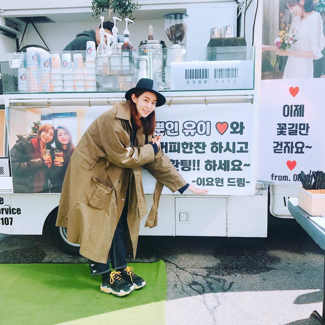 [190308][❗4P] u_ie_official instagram's update... ・・・ 
진짜... 감동의 끝... 너무 사랑하는...

Food truck from Lee YoWon to UEE 😍 this is so cute!

instagram.com/p/BuvCq16AcKS/…

#UIE #KimUEE #유이 #김유이  #김유진  #유이사랑해 #하나뿐인내편 #yuleumentertainment #LeeYowon #이요원