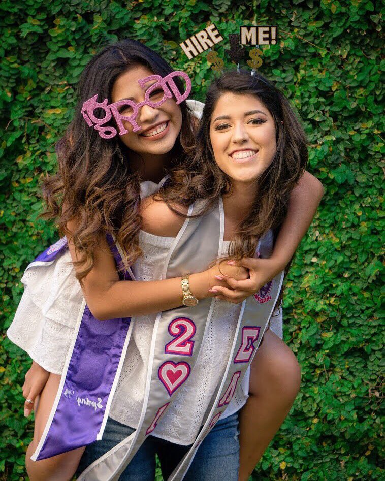 Since I don’t have a lot of followers on here I’ll be using Twitter to post my super secret Photoshoot Discounts 🤪😏💸 $25 off AND a free 8 x 10 print if you book April 25, 26, or 27th 🔥#txst #utaustin #sharetosaveasenior #gradszn