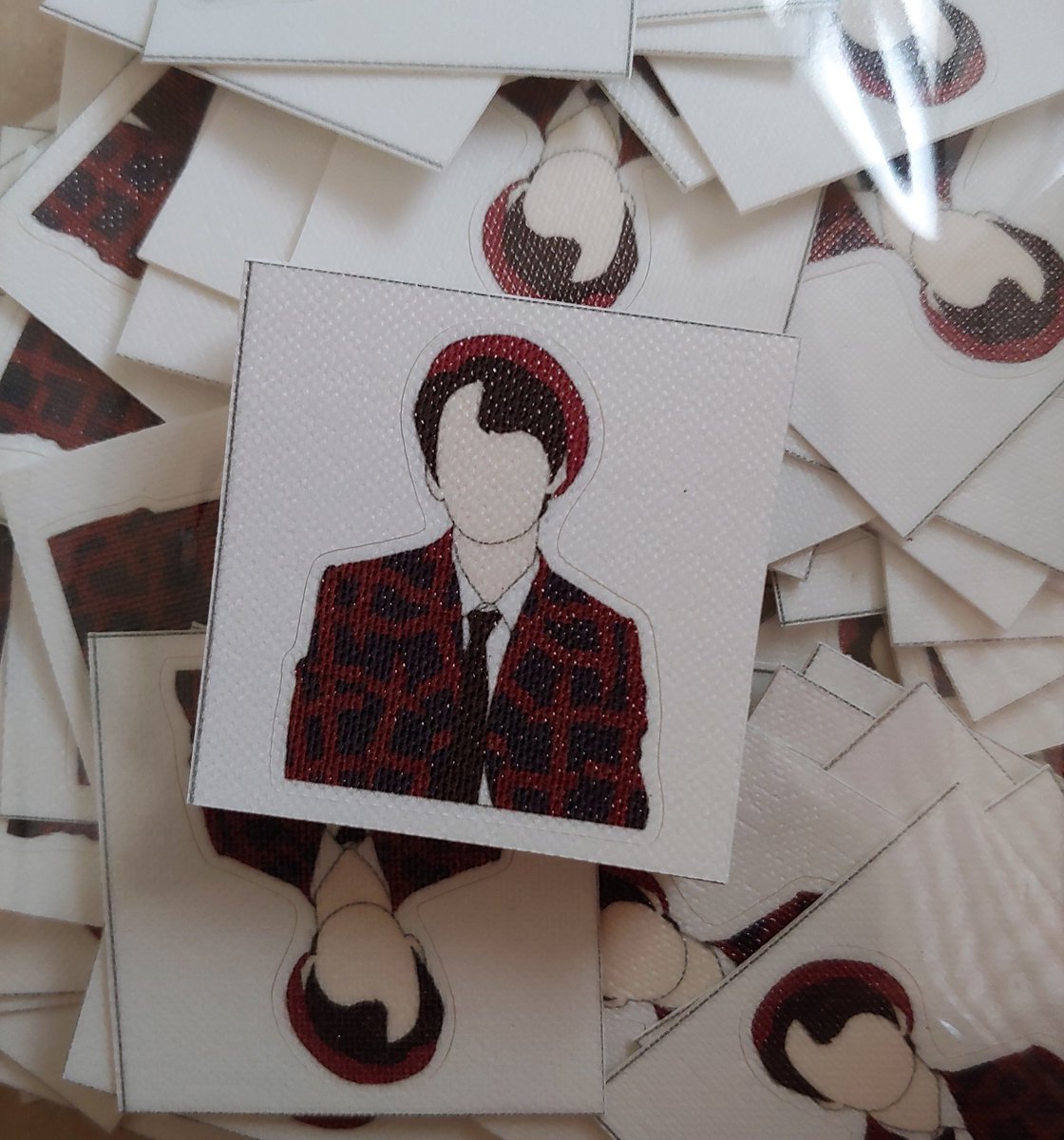 jonnasilso's tweet photo. 하성운 팬미팅 가고있습니당!
띠부띠부씰 나눔하려고 가져가요
제가 돌아다니면서 드리거나 저 찾으시면 드리고 그라운드 D구역분들 드릴게요
#하성운 #팬미팅 #나눔 https://t.co/oysWn0EmUL