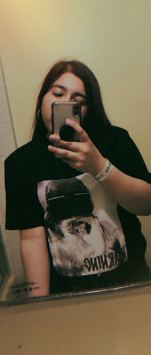 jaaymee_'s tweet photo. sunmi is such a queen I’m so glad I saw her tonight can’t wait for you to come back @miyaohyeah the merchandise was so cute!  #STREAMNOIR #WARNINGinLA #WARNINGinUSA #Sunmi1stWorldtour https://t.co/HSMBEVqQzc