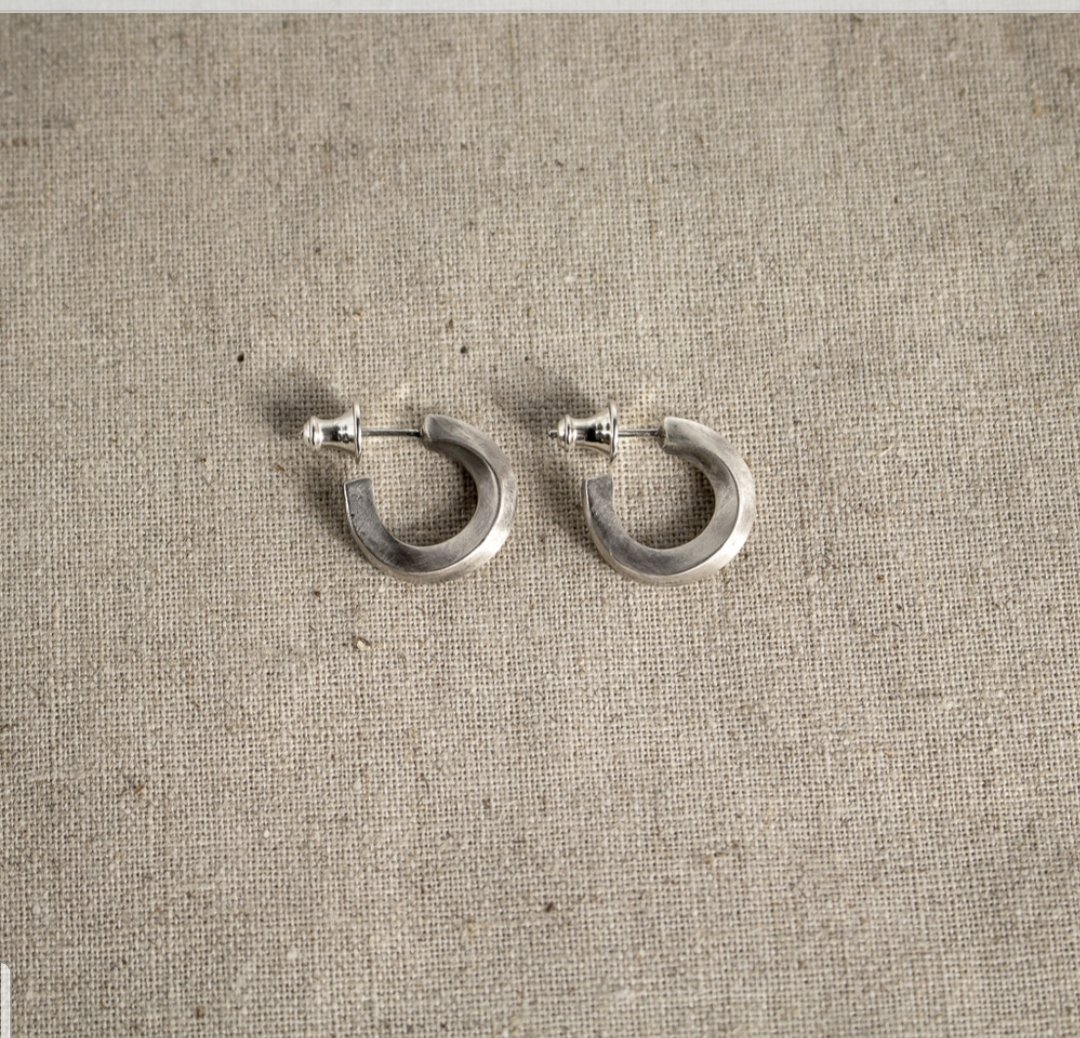 Avventura9's tweet photo. Avventura 갓세븐 재범 이어링 반지 
Avventura twisted earring.
📍https://t.co/7xbz0yFien
#갓세븐 #재범 #got7 #JB
Avventura  layered 3 gem ring
📍https://t.co/ICEVrQHuRZ https://t.co/OcmytJWeLs