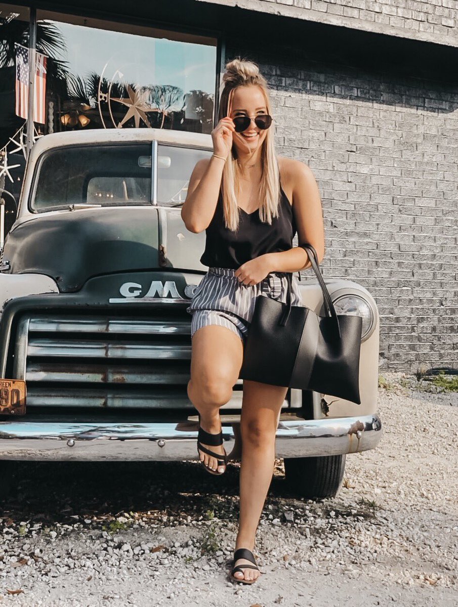 ✭T H A N K F U L 4 Y O U T H U R S D A Y✭
we’re so thankful for our sister ARIANA