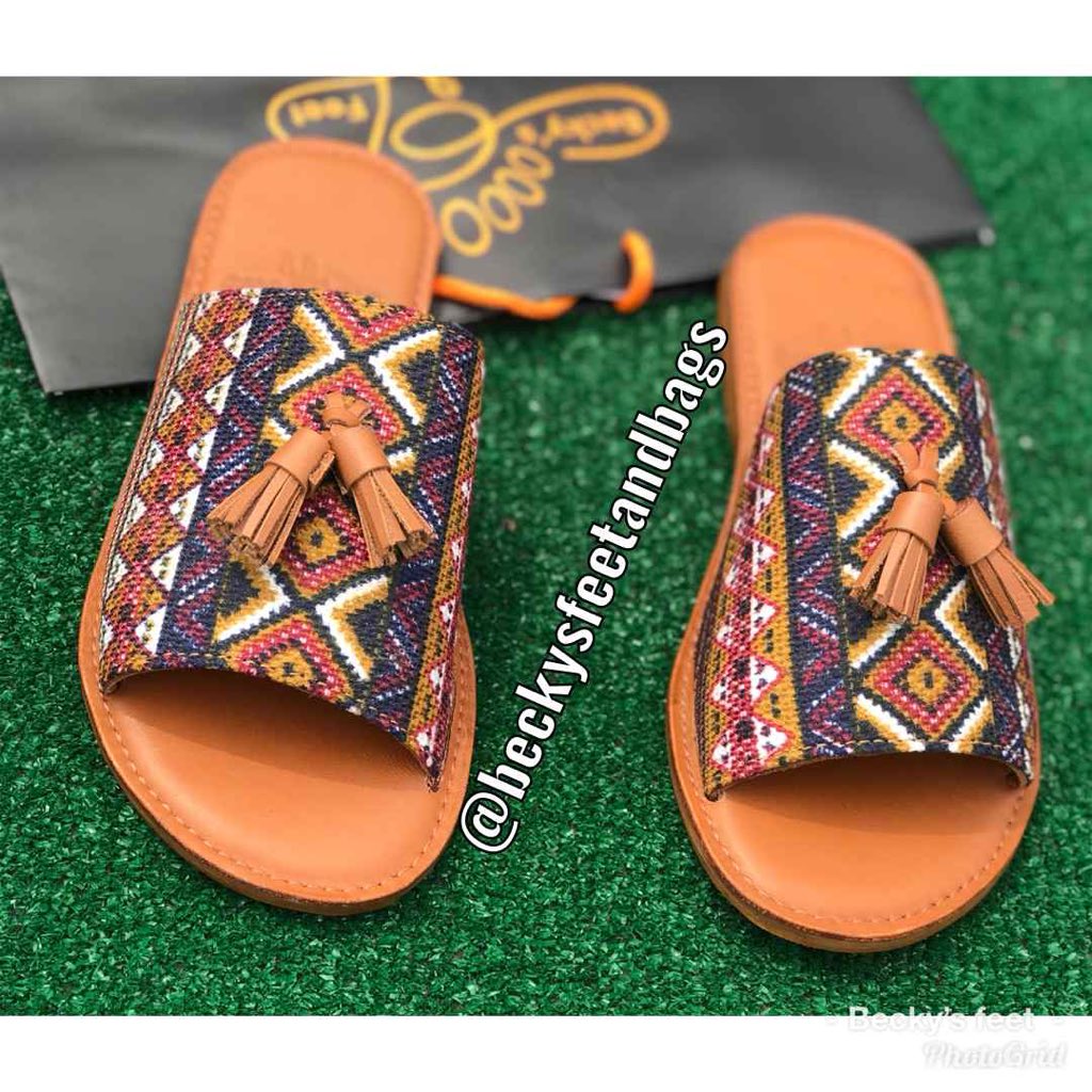 kamkamiye_'s tweet photo. Pic 1: me working on pic 2 and 3
Pic 4: me on my way to hang out with friends 

Shoe making is my hustle, it’s what put food on my table. 

Your patronage means a lot to me🙏
By the way pic 2&amp;3 is 6000 each

Please Rt https://t.co/AYBcOZaXIX