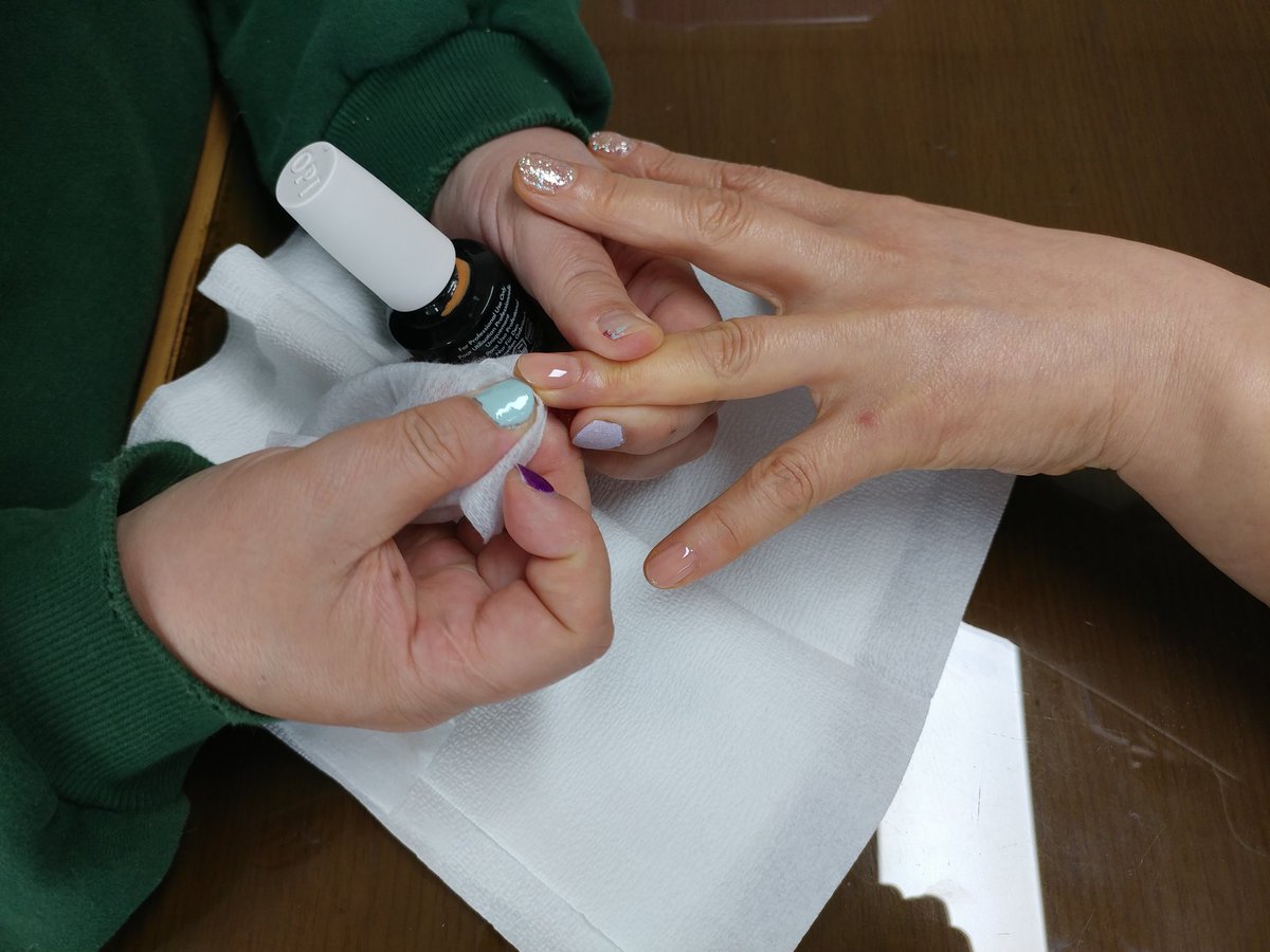 lemi2958's tweet image. 성남시 여성복지회관 네일아트 봉사가 진행되고 있습니다. 산뜻한 색상의 네일컬러가 봄향기 가득 하네요 #성남시 #여성가족과