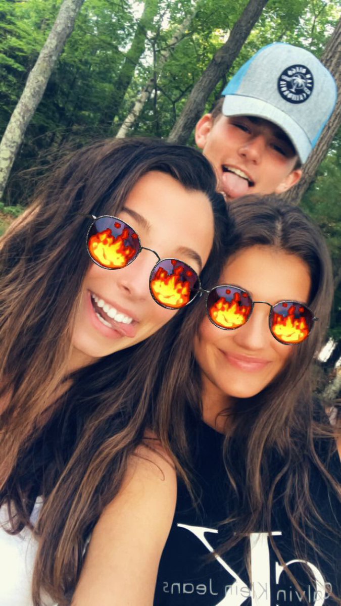 WeckmanJ's tweet photo. Happy late birthday Gracie😍 hope you had an amazing day 😆 can’t wait to celebrate 🎉🥳 https://t.co/233rnyoYvf