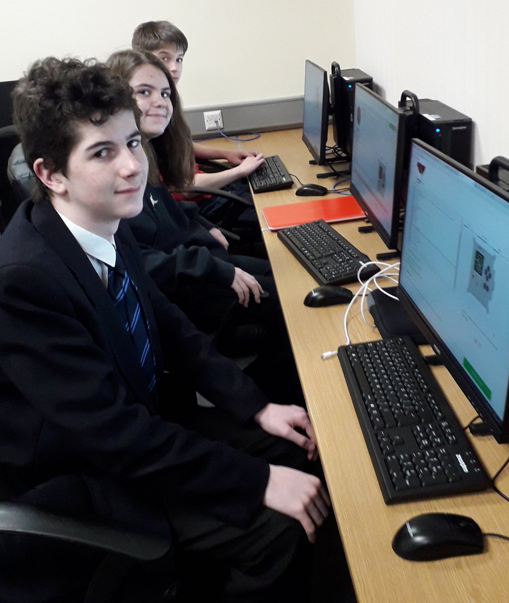 Felstedcompsci's tweet image. Some of the Computing Club students working on their code to run on the International Space Station  @FelstedSchool @FollyfieldHouse  @MontsHouse @astro_pi @astro_timpeake