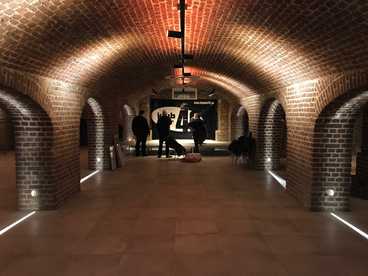 Der legendäre Klub "Basement" (unter der Christuskirche) wird am Wochenende 40 Jahre alt. Fast 5 Jahre dicht - heute und morgen Abend wieder am Start! klubder40.de/projekte/2019_… <a href="/BAP_/">Wolfgang Niedecken</a> <a href="/ksta_koeln/">ksta</a> <a href="/express24/">EXPRESS / EXPRESS.DE</a>