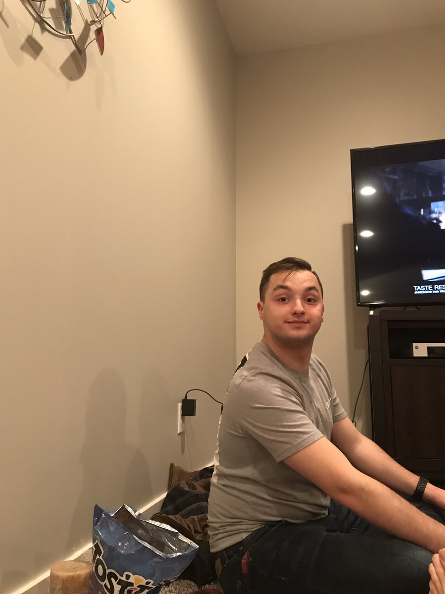 PeytonMartin3's tweet photo. @JStreeebz Leave my house then asshole https://t.co/QsRCPBojIA