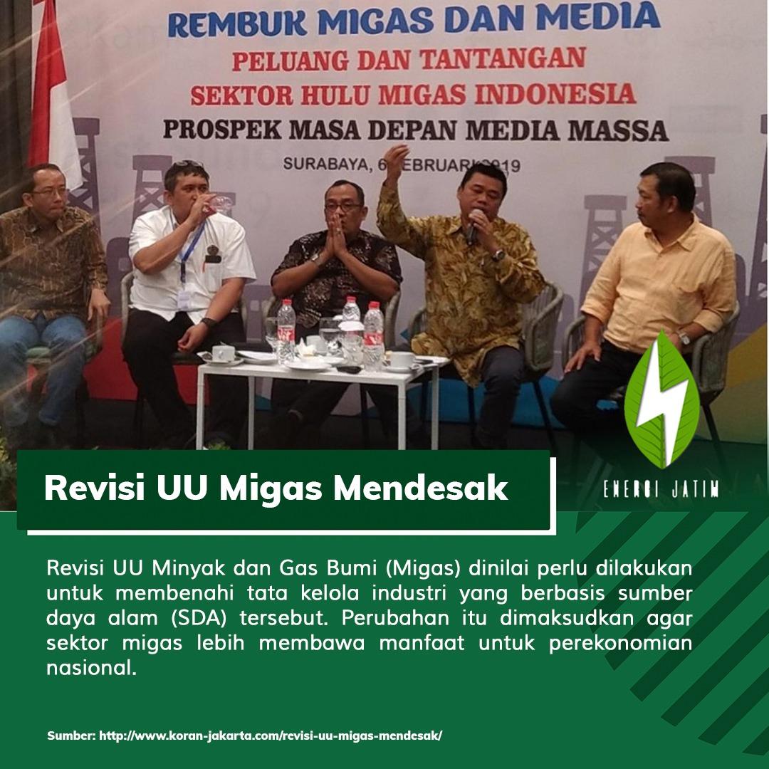 EnergiJatim's tweet photo. Kebutuhan minyak bumi ke depan tetap besar. Diperkirakan pada 2025, kebutuhan migas mencapai 1,9 juta barel per hari  dan akan meningkat menjadi 3,9 juta bph pada 2050. Oleh karena itu, untuk menekan defisit impor dan menjaga devisa, impor migas perlu dikurangi.
.
#energijatim https://t.co/SnVOrcualZ
