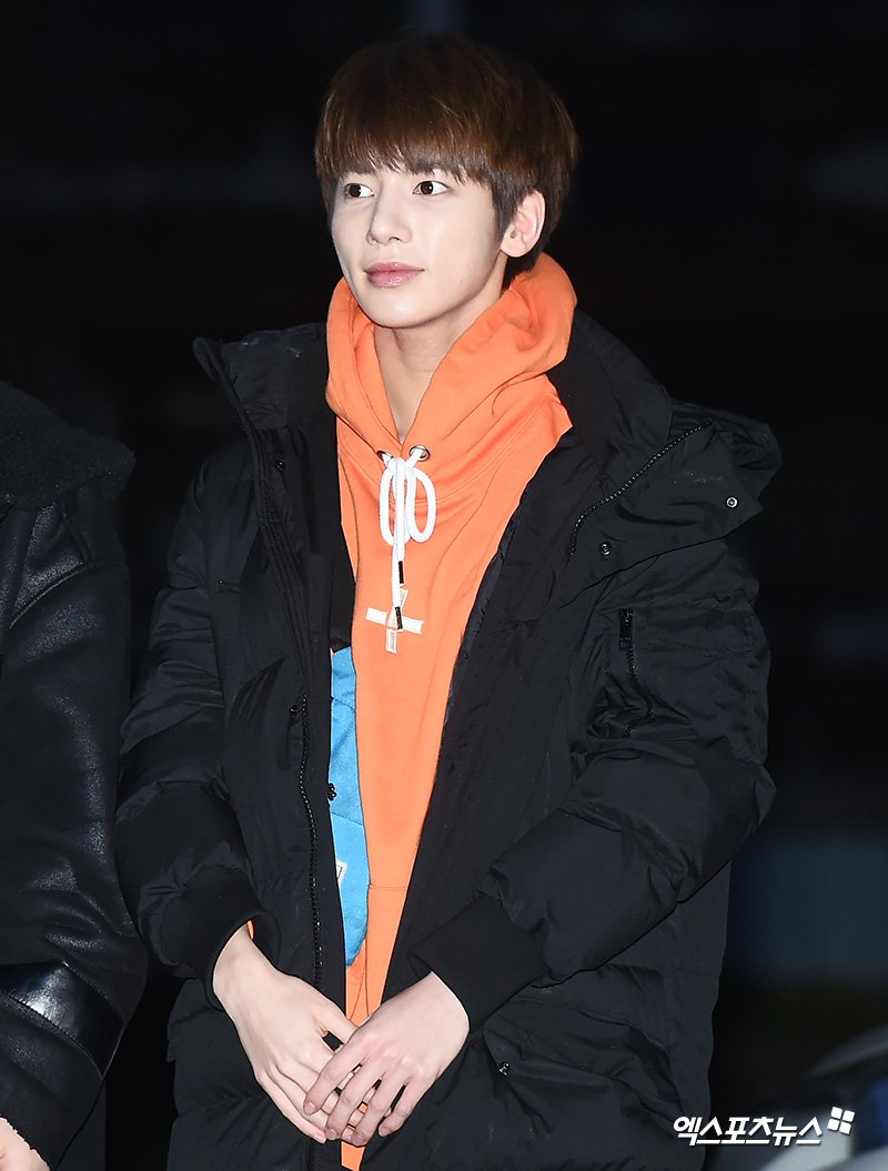 headliner_txt's tweet photo. KBS music bank @TXT_members 
#TOMORROW_X_TOGETHER https://t.co/0xrGtMCRJu