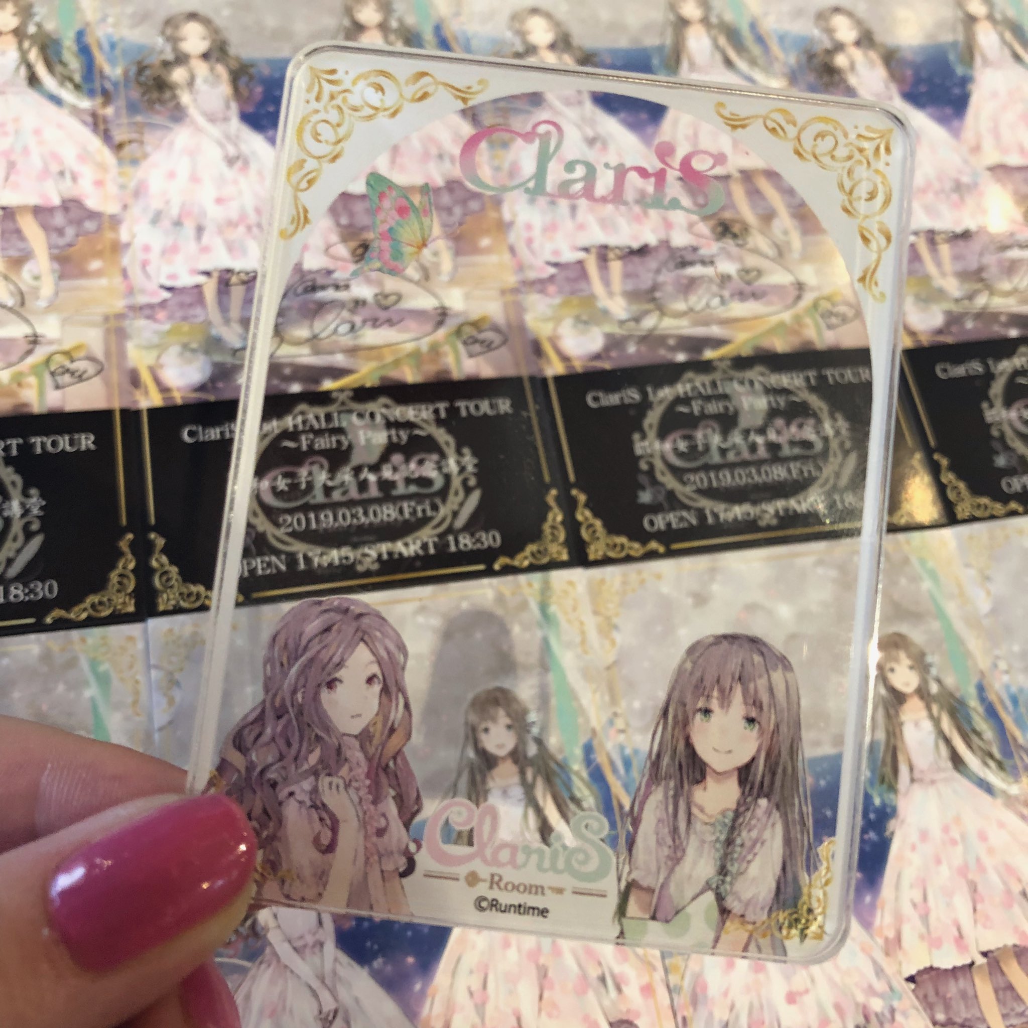 Claris スタッフ در توییتر オフィシャルファンクラブ Claris Roomからのお知らせ ファンクラブブースでは継続申込を受付中です 継続特典の キーケース に加えて 会場限定特典として アクリルミニフォトフレーム をその場でお渡ししてい