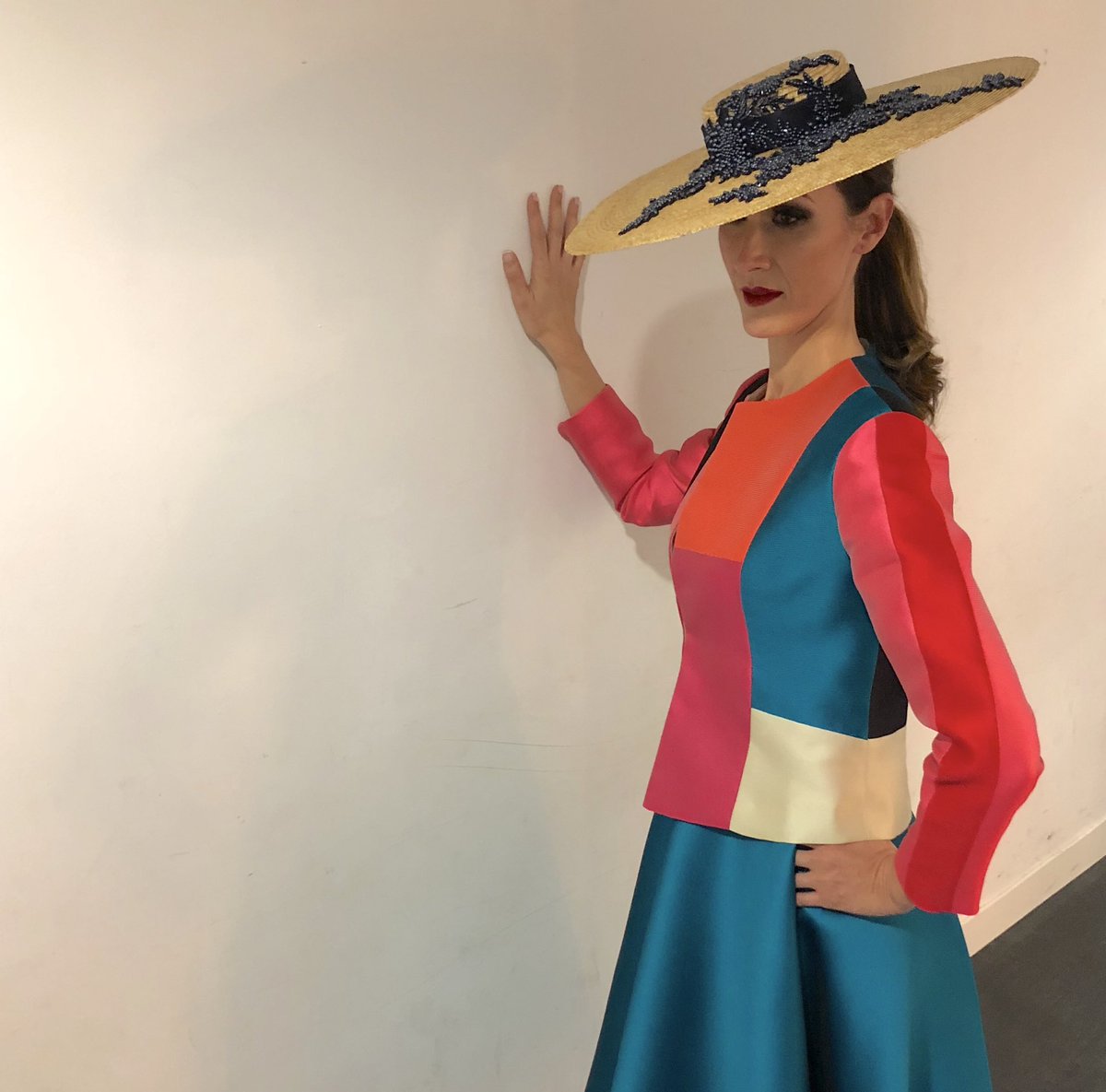 TocadosAirun's tweet photo. #Jaen se lleno de moda con el desfile de la diseñadora andaluza #SusanaPoyatos de la firma @SlabonModa . @TocadosAirun  tocó de gracia a las modelos con nuestras preciosas #pamelas ... Una experiencia preciosa y muy enriquecedora. 

#diseñopersonalizado #desfile https://t.co/K4yCYM8TJk