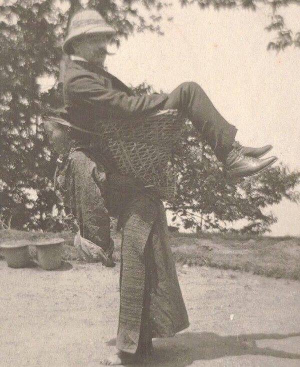 crimesofbrits's tweet image. #InternationalWomensDay⁠ ⁠

If one picture defined and personified colonialism, this is it. A woman in Bengal, India, carrying a Brit on her back.