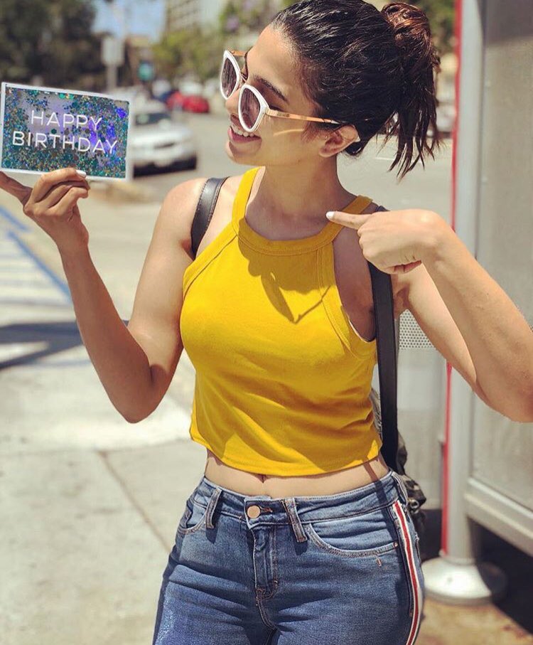 Shemagazine63's tweet photo. Hello there, sunshine ☀️
.
Our gorgeous celebrities sure know how to slay in yellow.
.
#sunshine #mawrahocane #mawrellous #minalkhan #mahirakhan #yellow #slaying #styleinspo #yellowmellow #beauty #stunning #sonyahussyn #amnababer #amob #minalkhan #shemagazine #shemagazineofficial https://t.co/u8PGHdcV7M