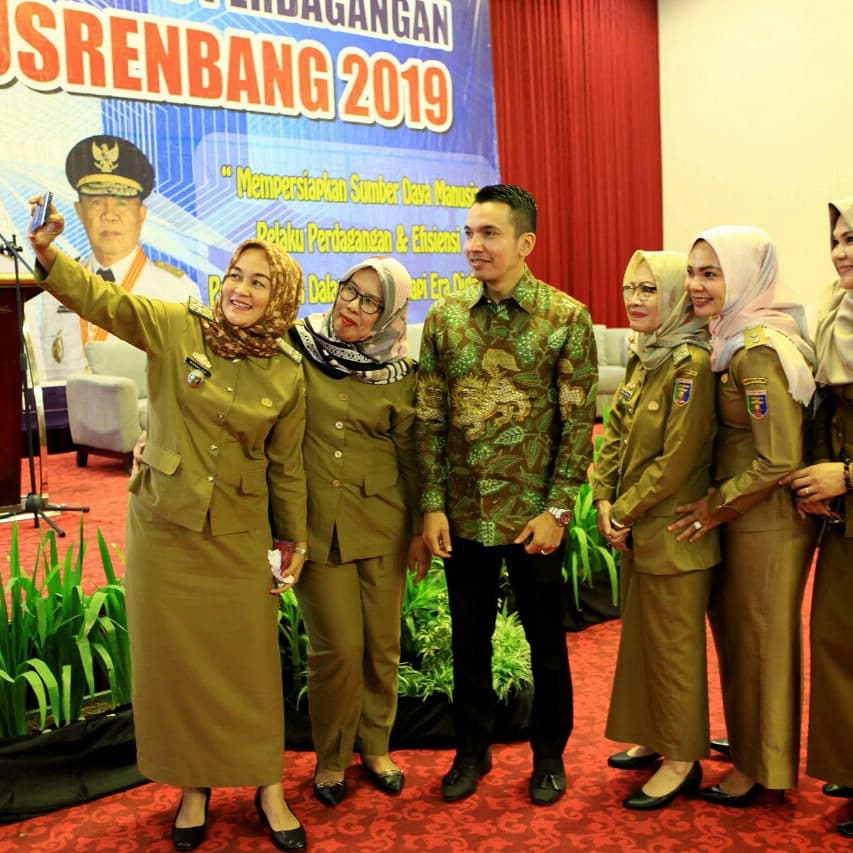 saharamulya2's tweet photo. Mempersiapkan Sumber Daya Manusia Pelaku Perdagangan &amp; Efisiensi Perdagangan Dalam Menghadapi Era Digital

#kadinlampung
#kadafilampung
#lampung https://t.co/n7e0OGaxSG