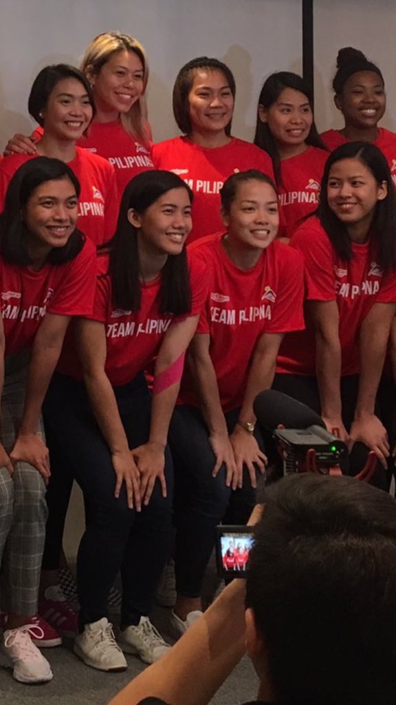 soojohny's tweet photo. Yung tingin ni Eya kay Ly... Hehehehe 😍 congrats sa dalawa kong Idol. @AlyssaValdez2 @eyalaureee  👍🏼 #SAMBANSA 🇵🇭🇵🇭🇵🇭 https://t.co/gRpUkp91Od