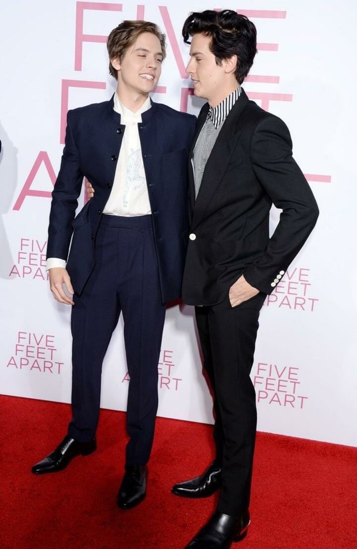 ดีแลนไปให้กำลังใจโคลในงานพรีเมียร์ภาพยนตร์ Five Feet Apart ใน Los Angeles ครับ #FiveFeetApart 

ภาพยนตร์ Five Feet Apart มีกำหนดฉายในไทย 11 เมษา 2019 ครับ