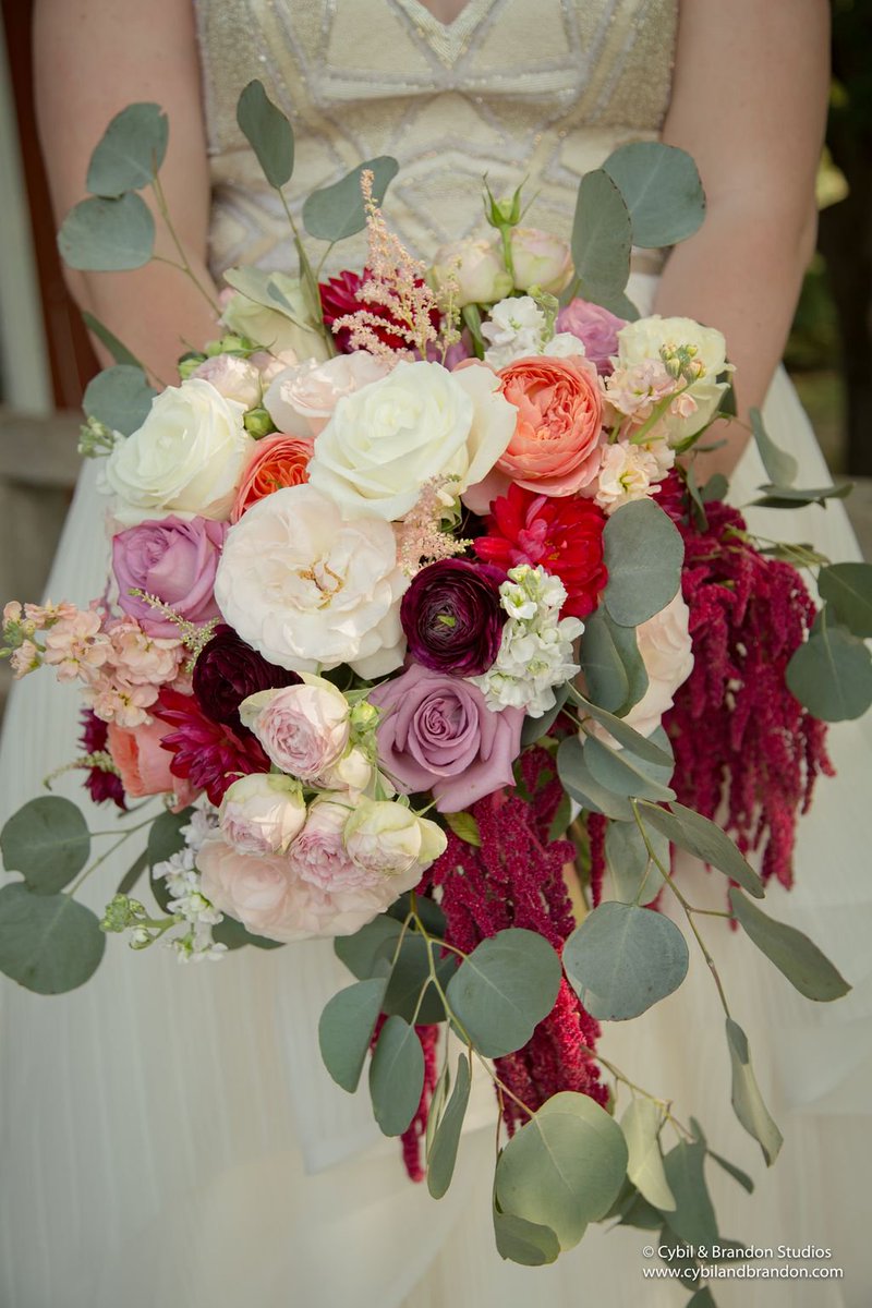 OneofaKindEvent's tweet image. TGIF:  Thank goodness it's flowers!
📷 : Cybil and Brandon Studios