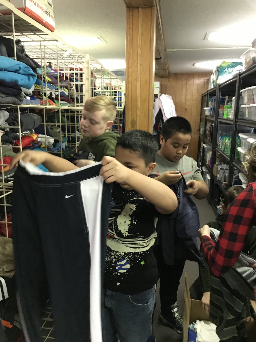 We could not be more proud of @Neosho_Central Ambassadors! The clothing drive they put on to GIVE BACK to Bright Futures was a huge success. Thank you for helping us support them! Great job kiddos! <a href="/BF_Neosho/">BRIGHTfutures Neosho</a> <a href="/trevarrowteam2/">Barbi</a> <a href="/NeoshoSD/">Neosho Wildcats</a>