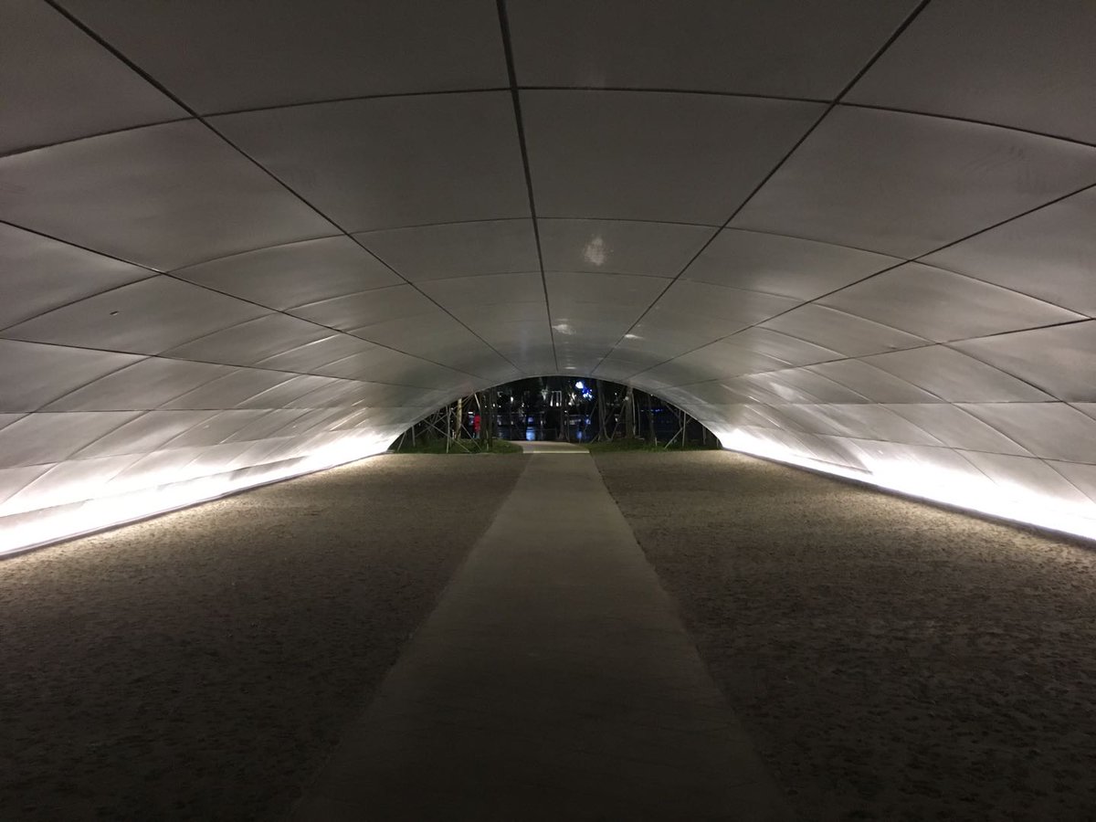 FecosLED's tweet image. #LED #wallwashers installed at the bottom of a tunnel reflect #light towards the ground and #highlight the texture of the tunnel walls.