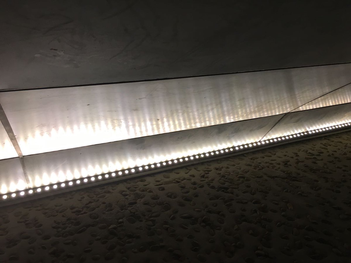 FecosLED's tweet image. #LED #wallwashers installed at the bottom of a tunnel reflect #light towards the ground and #highlight the texture of the tunnel walls.