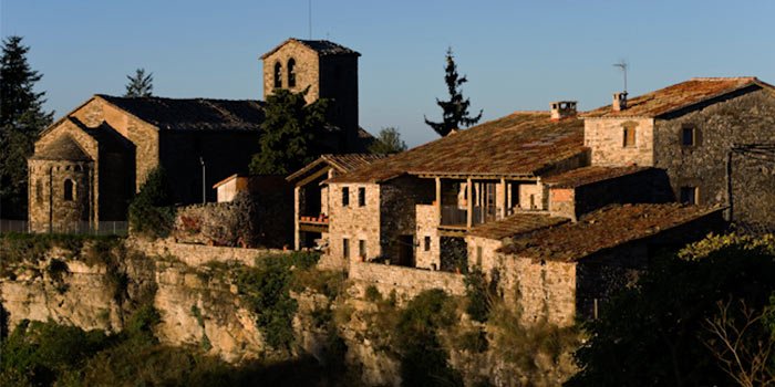 BCNmuchmore's tweet photo. Go to Sau Valley and Collsacabra Plateau zone to see this ground of small towns full of legends. 🐉🔝 #BCNmuchmore
#Tourism #Rural #Nature #Barcelona #CataloniaExperience https://t.co/AxwZViOZ7U