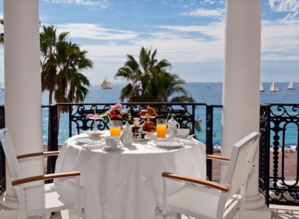 Ce genre de petit déjeuner 😍
#nice06 #CotedAzurFrance  #HotelNegresco #Sun #PromenadeDesAnglais