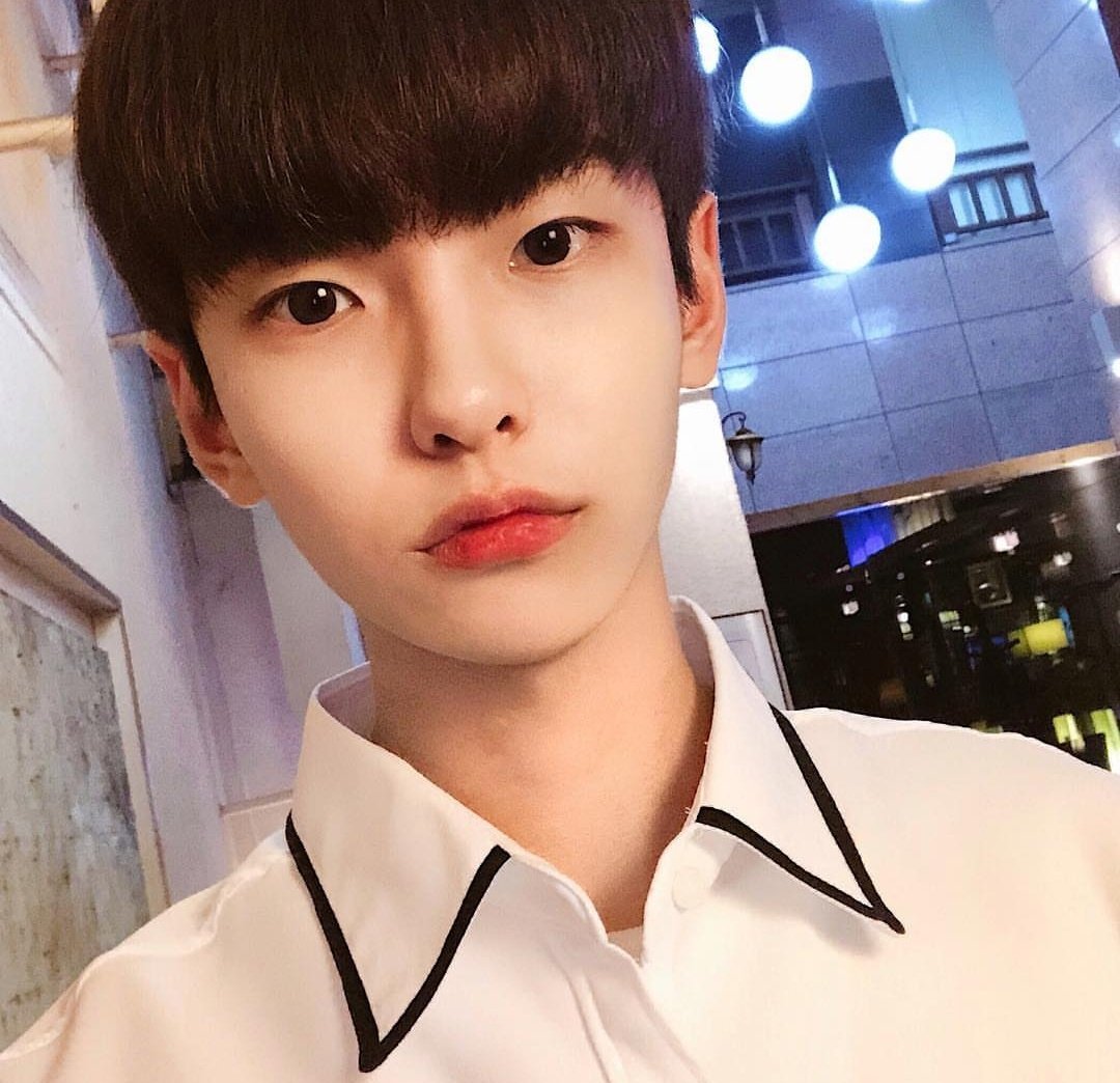 Dzień dobry słoneczka! Jestem ciekawy ile osób mnie nie zignoruje ^^