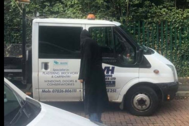 #EssexCrime #Ford Transit Tipper van has been stolen from outside our house (Thames Crescent) overnight. sign written with JVH Building Services all over it and the registration plate is L88 JVH
PLEASE CONTACT IF SEEN!
#StanfordLeHope 
#Essex