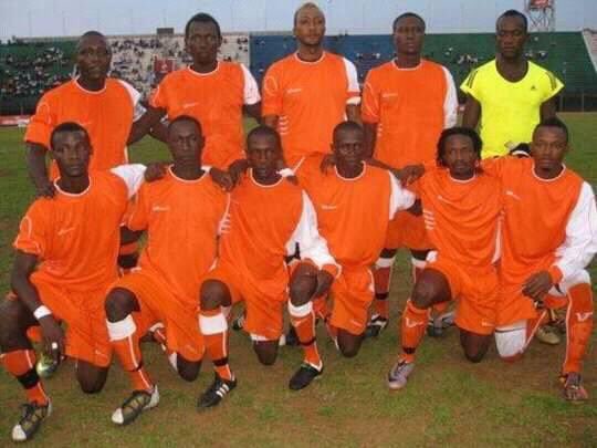 LEWIS TO MAKE SIERRA LEONE PREMIER LEAGUE RETURN.

Former Mighty Blackpool defender Abraham Mike Lewis (Materazzi) who is currently playing for Fc Ozankay in the Cyprus division one league.

 Lewis was a one time best defender in the Sierra Leone premier league (2011)
