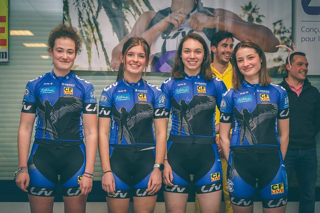 desELLESauVELO's tweet photo. Promising team with @FlorineLeplat Alexia Chantrel and Léa Meloni-Garrido 😉
📷 Mickael Gagne
#coccf #donnonsdesellesauvélo #LivBeyond #HowWeLiv #ThisIsOurTime #cyclismeféminin #womencycling #roadcycling #cycling #team #pellampi #pella #SportPourElles https://t.co/1FRdDopQ3H