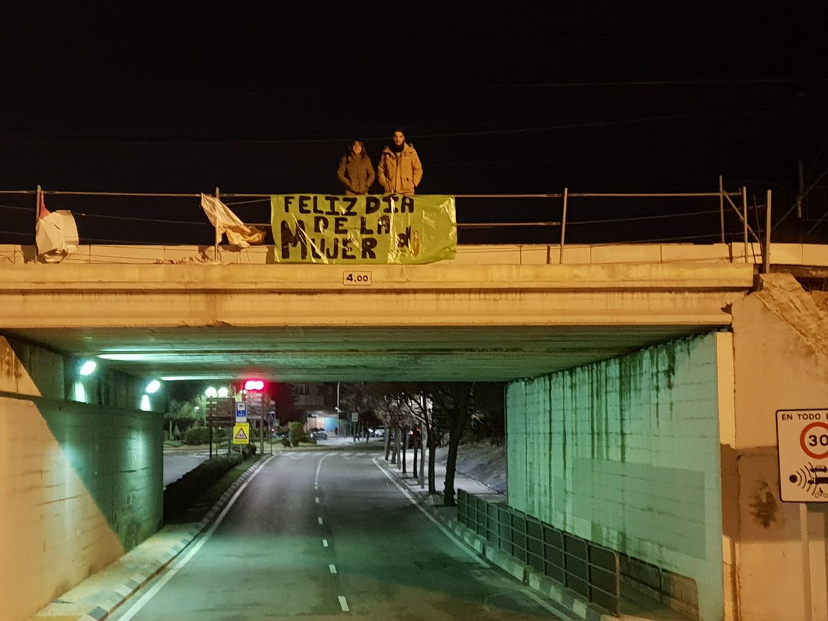 Buenos diaas 🌞

Amanecemos con estas pancartas apoyando al #8M

Esta tarde participaremos en la manifestación. ¿Quieres venirte? Pues quedamos a las 18:00 en los cabezones de Atocha. Más info por mensaje privado!! 

#NoNosMiresÚnete #Huelga8M