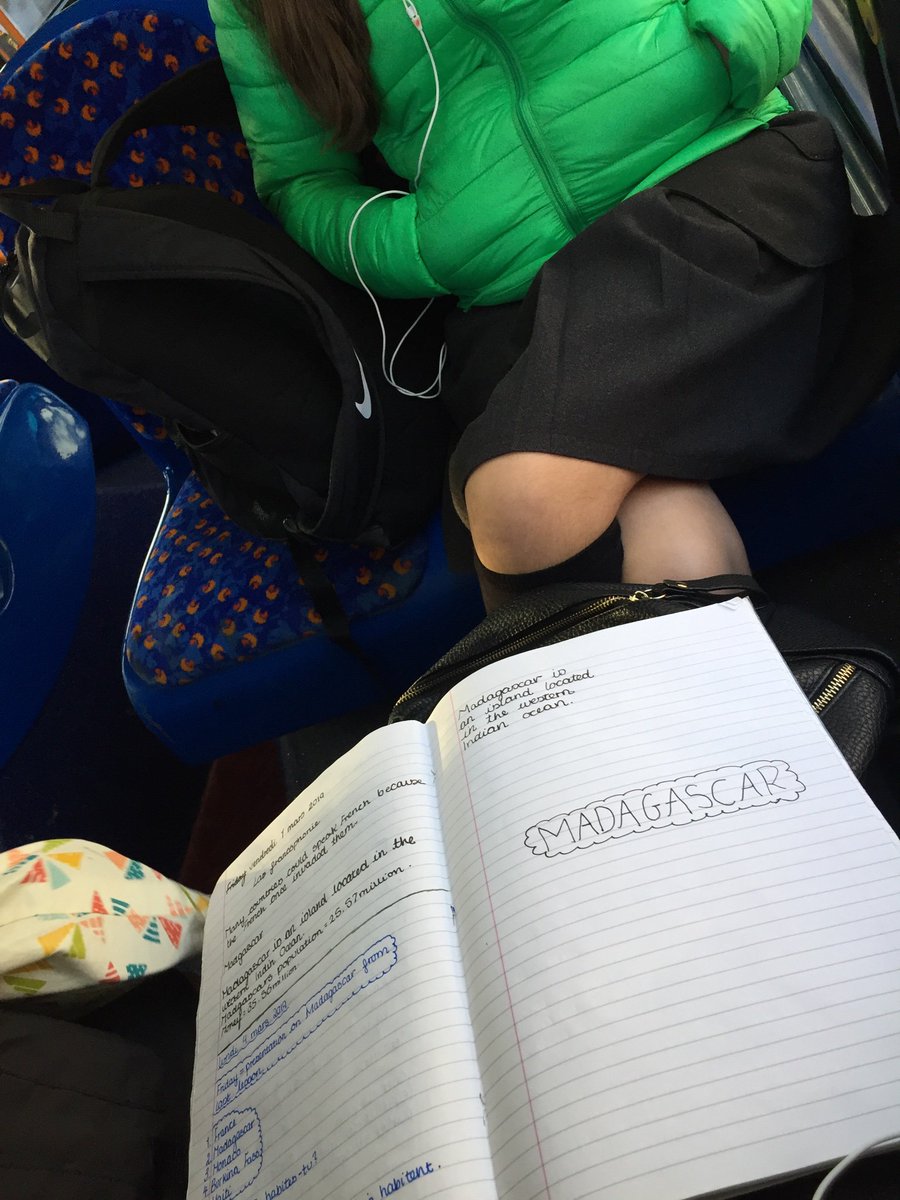 melia200719's tweet photo. Doping homework on the bus 😬😑😊 https://t.co/s53e8Q5h5V