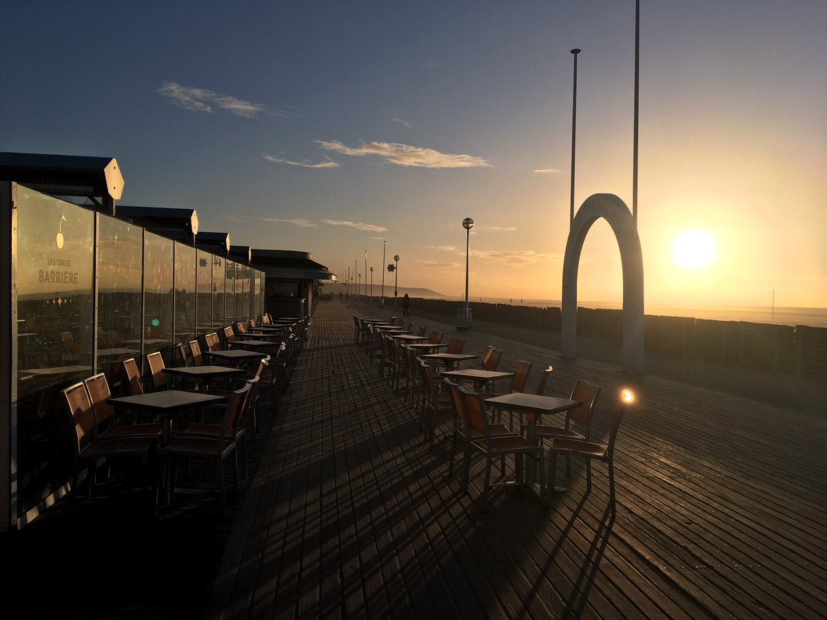C'est parti pour une belle journée au @CID_Deauville à <a href="/DeauvilleFr/">Deauville</a> pour "Normandes en tête". #Conquérantes #conquerantes #NormandesEnTete #Deauville #indeauville