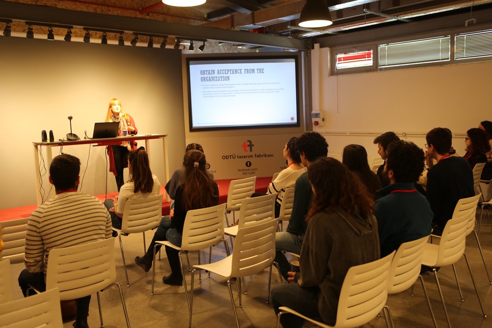 metudf's tweet photo. Persona ve senaryo çalışmalarıyla DTS-Spring'19 dönemi projelerini şekillendirmeye başladı! #DTSSpring19 #interdisciplinarydesignstudio #METUDF #BA4148 #interdisciplinaryproblemsolving #define #ideate #persona #scenario https://t.co/j6jGtChgOm