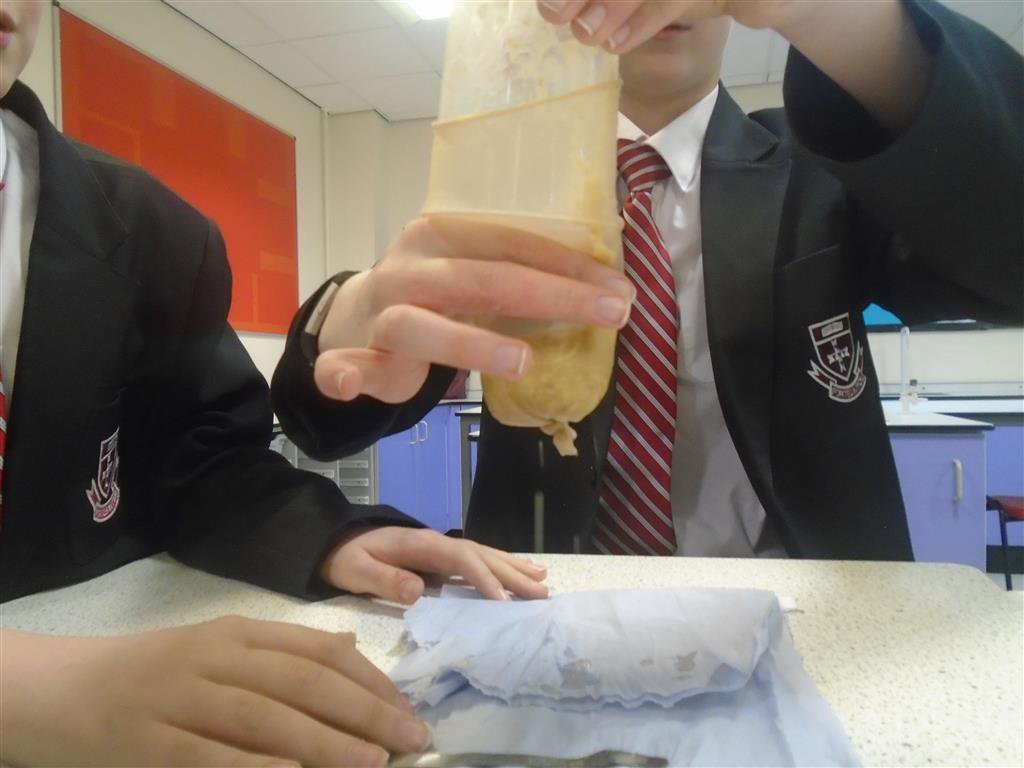 sciencestbedes's tweet photo. #STEMClub has a messy time on Monday using household items to demonstrate how digestion works #breakfast #digestion #bitmessy ๐ฒ๐ฆท๐ฉโ๐ฌ๐จโ๐ฌ https://t.co/3RdFoMutgi