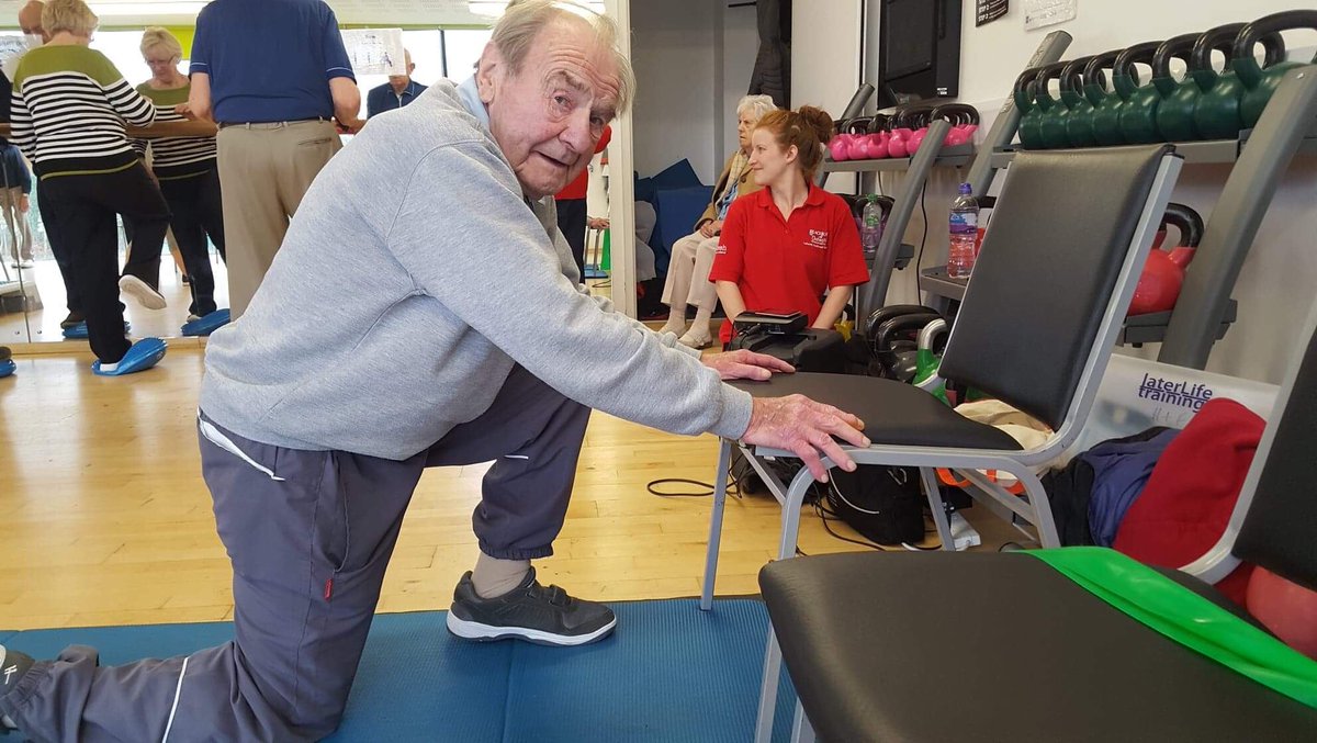 LauraKatharine6's tweet photo. More than just a theme of the week! #mat-work & #backwardChaining in our #strength&Balance circuit @WittonParkArena @refreshbwd @LaterLifeTrain https://t.co/O1xIB0jBZK