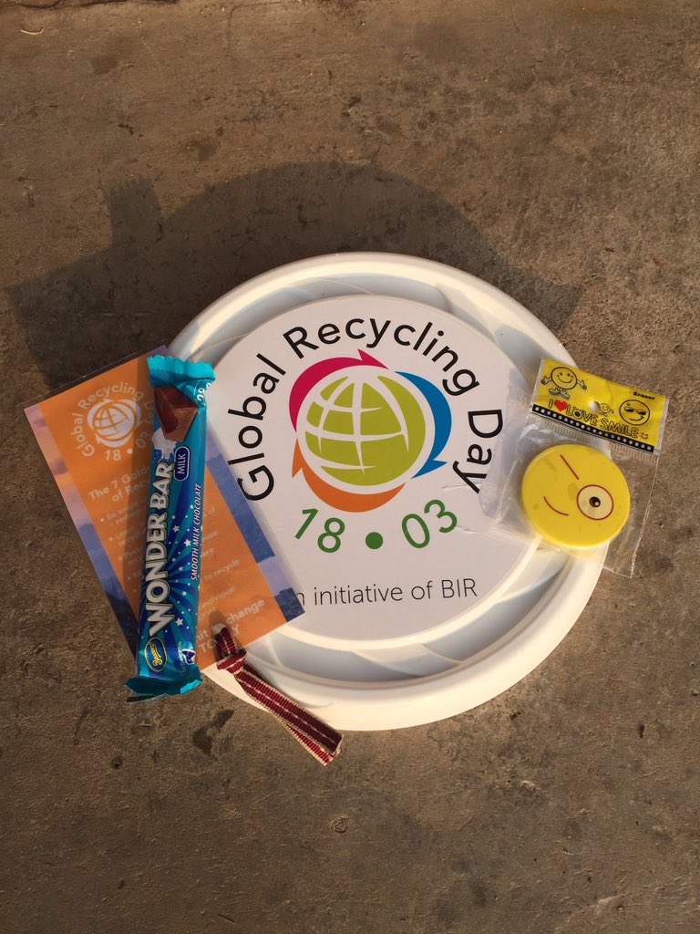 ilsebotha2018's tweet photo. What an exciting day in Middelburg, Mpumalanga in SA at Laerskool Middelburg where we had our @GlbRecyclingDay event this morning... Here is some snap shots of the preparations this morning including some of the prizes for the class winners #globalrecyclingday #illybs #recycling https://t.co/CZ8OqTqc45