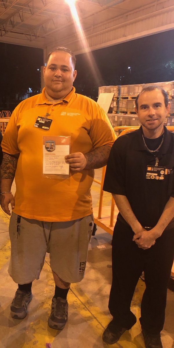 BrookeLRis's tweet image. Last night ASM Luis caught Brandon filling up the Homer Pantry for our store and decided to award Brandon a Homer Badge for taking care of our people! Thank you Brandon for all that you do for your fellow associates! @WardallyJ @Marco_sflMEM @ShainaBoggan @CarlosV_MET