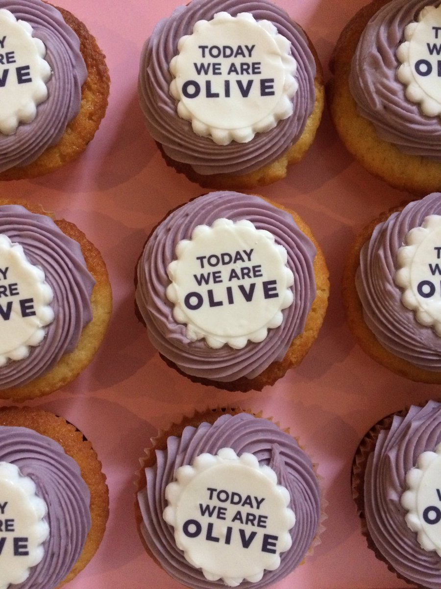 IMJ_Ireland's tweet photo. Happy International Women’s day to all the strong spirited women out there! Big thank you to @OLIVERinIreland for marking the day with this lovely cupcake delivery! #InternationalWomensDay2019 #IWD2019 #BalanceforBetter https://t.co/5fgaCGt9IB