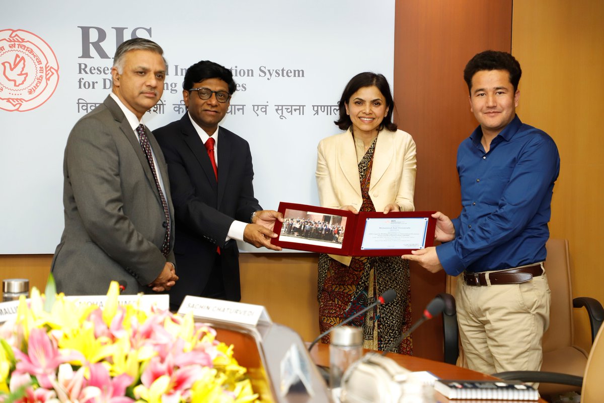 RIS_NewDelhi's tweet photo. RIS Congratulates to all the @ITECnetwork #IEIDP2019 participants for their hardwork & dedication in completing #ITEC Capacity Building Programme on International #Economic Issues and #DevelopmentPolicy #IEIDP. @MEAIndia @Sachin_Chat @AmbMoKumar @sabya_saha @SenseandC_sense https://t.co/RQGSHeyNWf