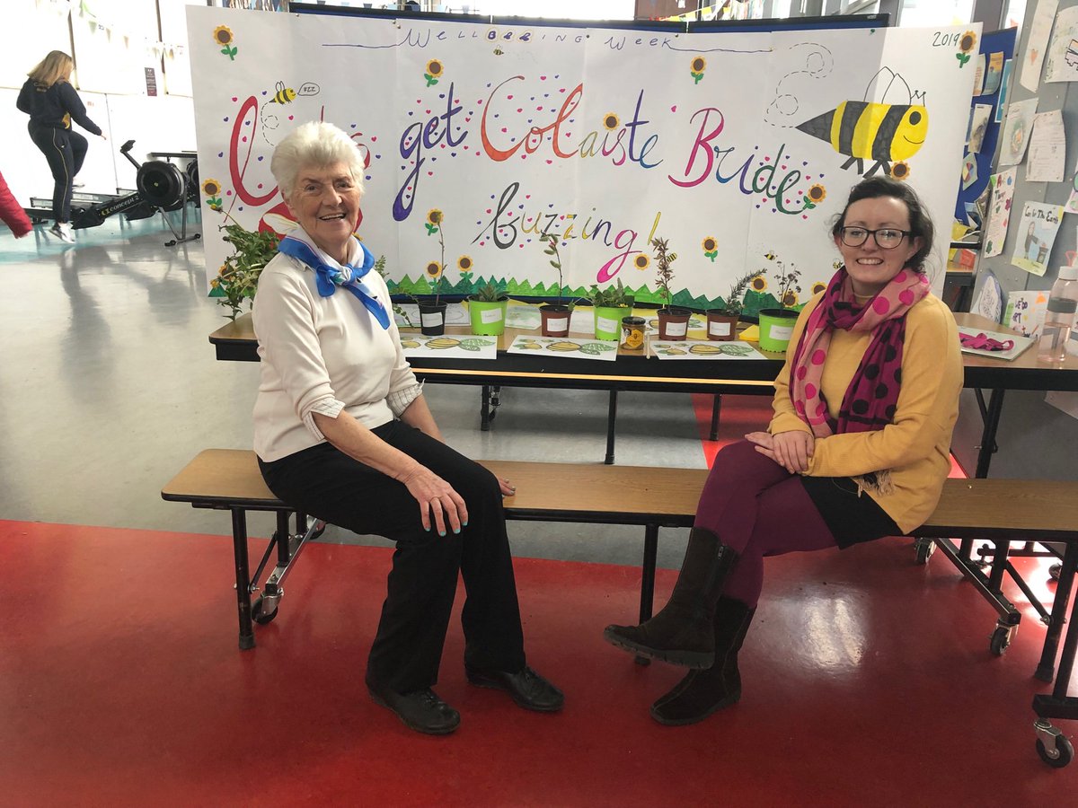 emaherart's tweet photo. Let’s get Colaiste Bríde Buzzin’! The Bee Projects information stand yesterday showcasing some pollinator plants from the garden &amp;yummy raw Irish honey courtesy of Ms. Harrington! What a great experience for all involved! 🐝💛
#cbwellbeing @Colaistebride https://t.co/oaj0fYCnXz